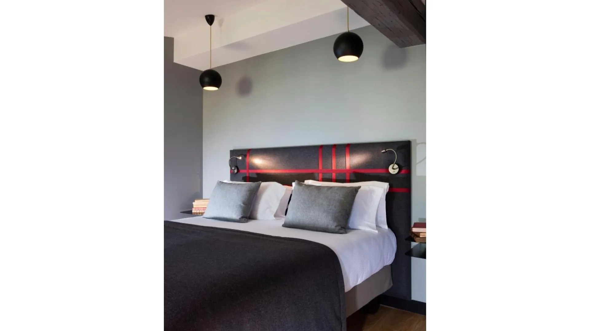 Monsieur & 4* Paris
