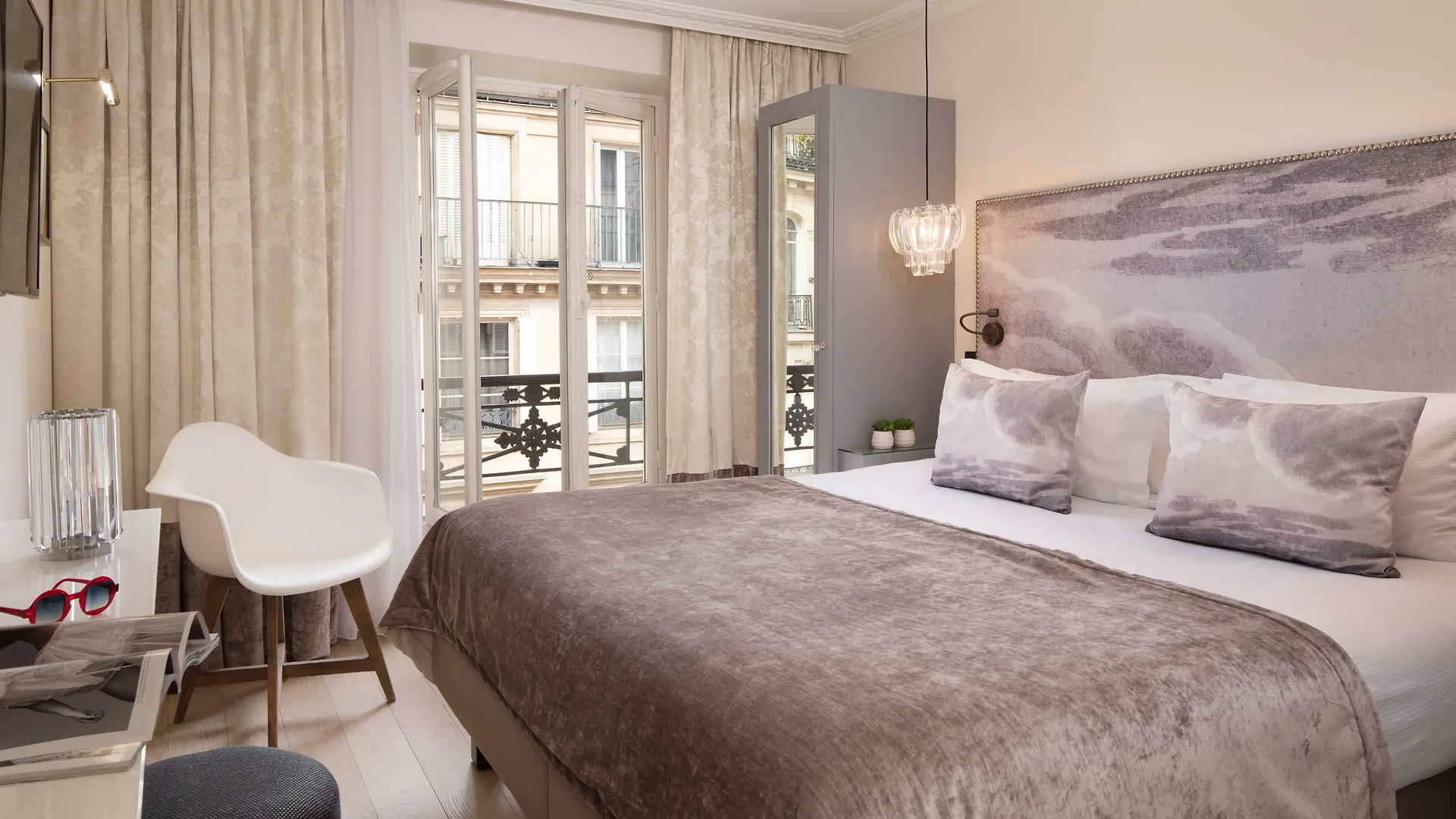 Monsieur & 4* Paris
