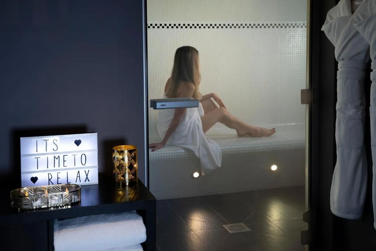 Monsieur & 4* Paris