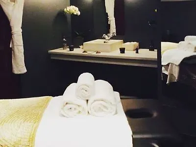 مونسيور باريس